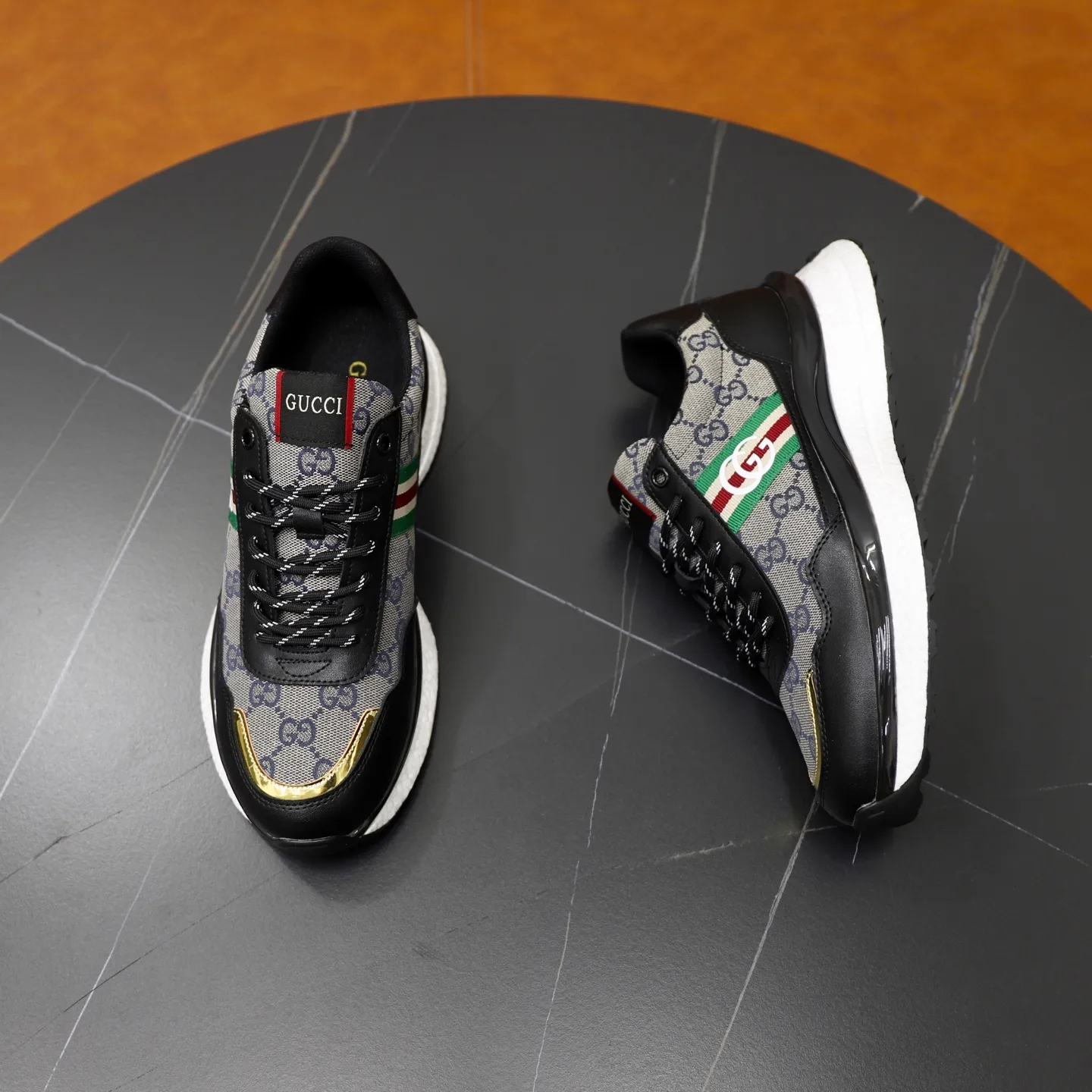 Ex-factory price: 462💰🙅‍♂️🙅‍♂️🙅‍♂️ Brand: GUCCI Standard code: 38-44 (45 customized) Grade: Same as the official website Material: Original material splicing Comfortable and breathable lining Lightweight and wear-resistant sports outsole Style category: Men's fashionable casual shoes Running sneakers Distinguished luxury brand elements Top luxury Color: actual picture color